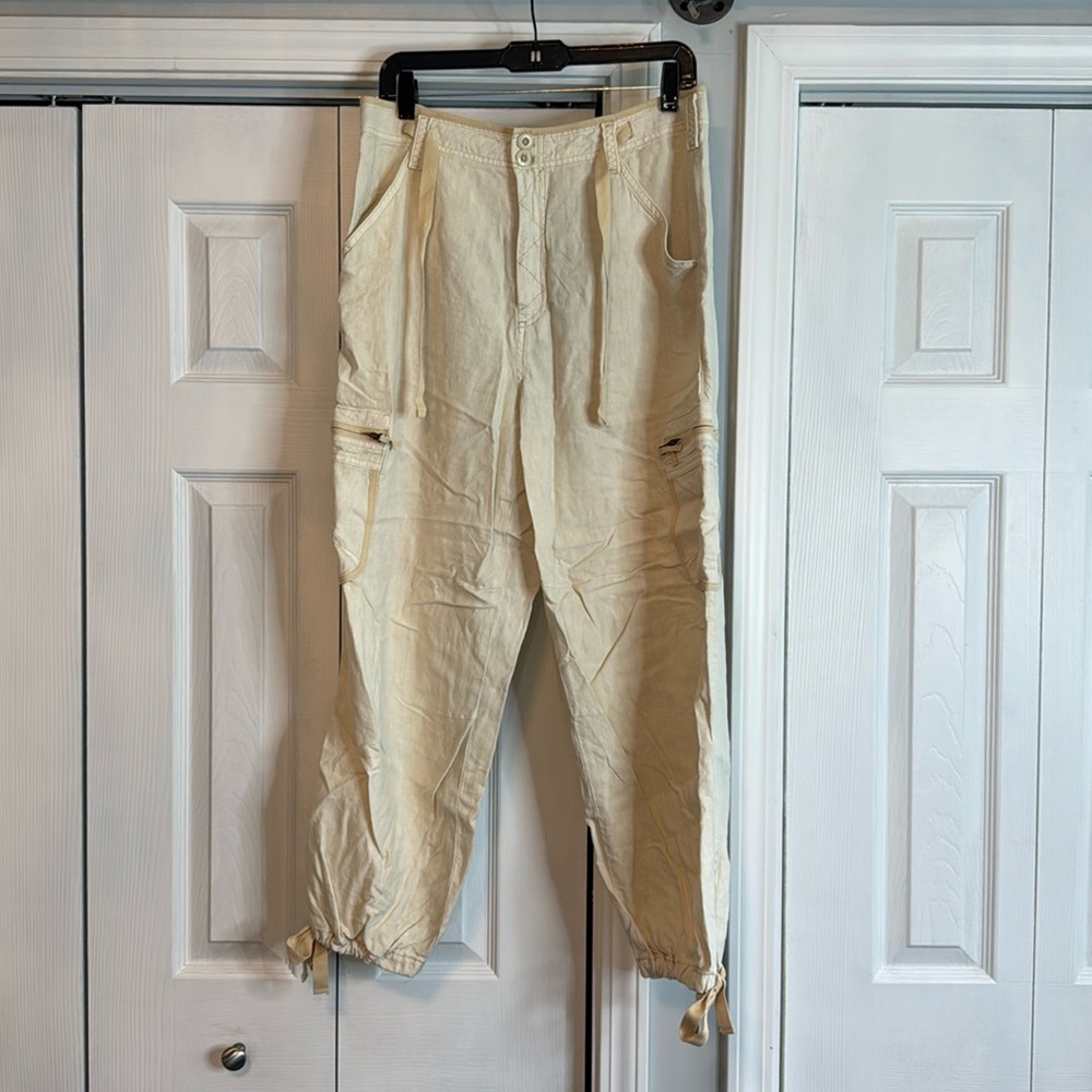 Pilcro from Anthropologie Cream Cargo Pants size 31